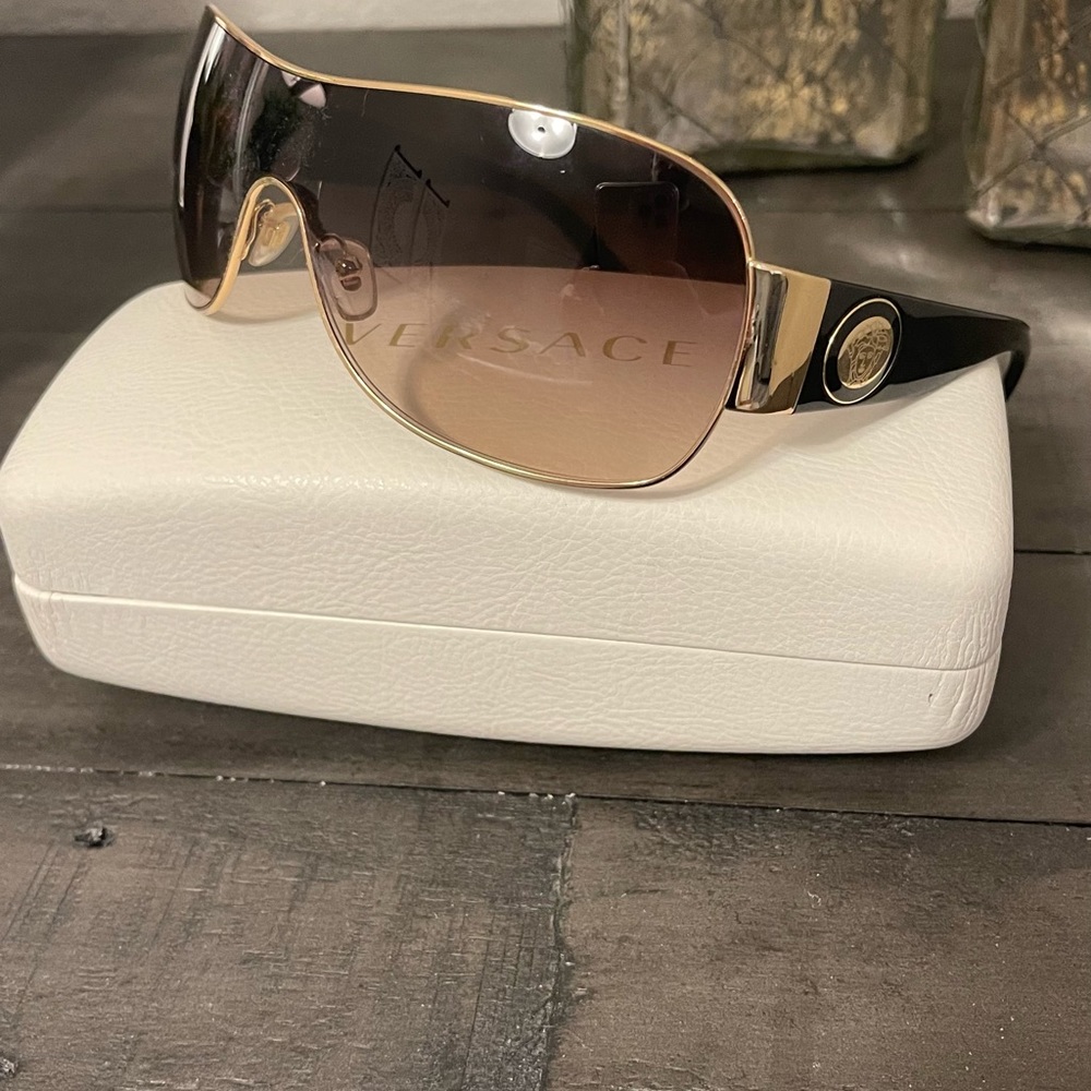 COPY - Versace Sunglasses - Picture 2 of 4
